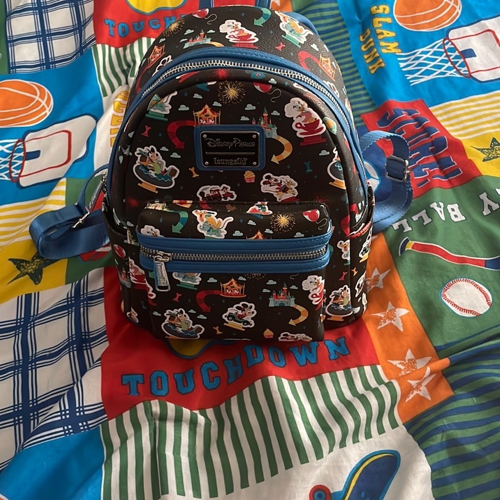 - Disney parks lounge fly play in the park mini